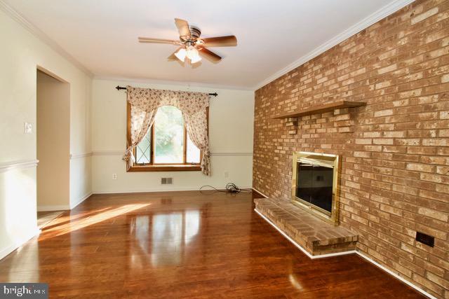 7213 Pinecrest Road Baltimore, MD 21228 - Photo 4 of 9 Family Room