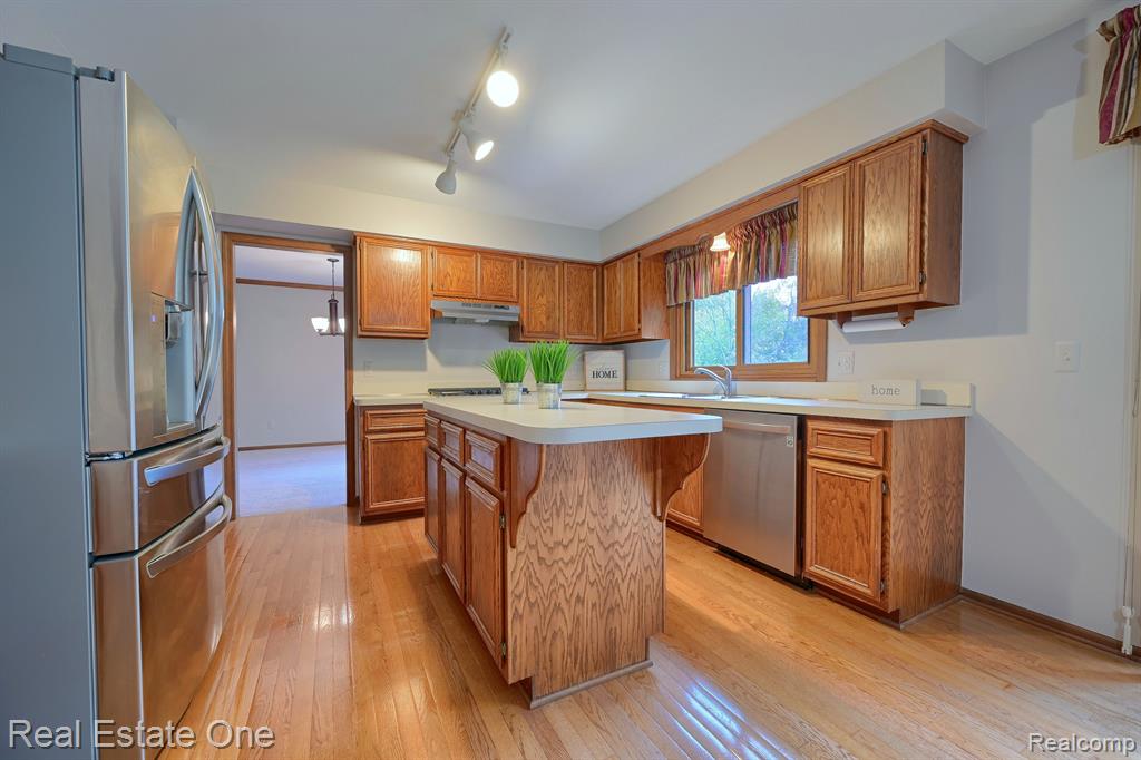 1249 Springwood Court Rochester Hills, MI 48309 - Photo 14 of 52
