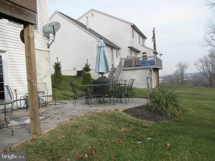 216 Longview Drive Sinking Spring, PA 19608 - Photo 4 of 18