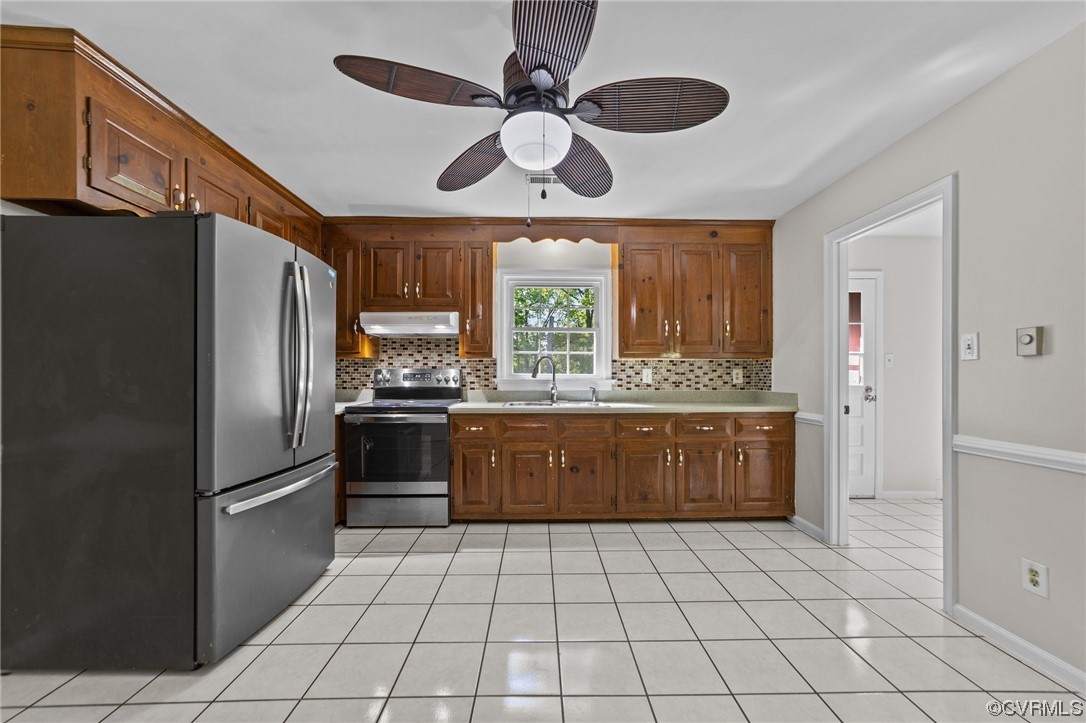 5525 Qualla Road Chesterfield, VA 23832 - Photo 19 of 50 a kitchen with stainless steel appliances granite countertop a refrigerator a sink dishwasher a stove and white cabinets with wooden floor