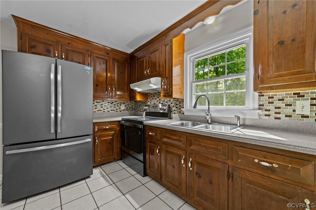 5525 Qualla Road Chesterfield, VA 23832 - Photo 21 of 50 a kitchen with stainless steel appliances a refrigerator sink and cabinets
