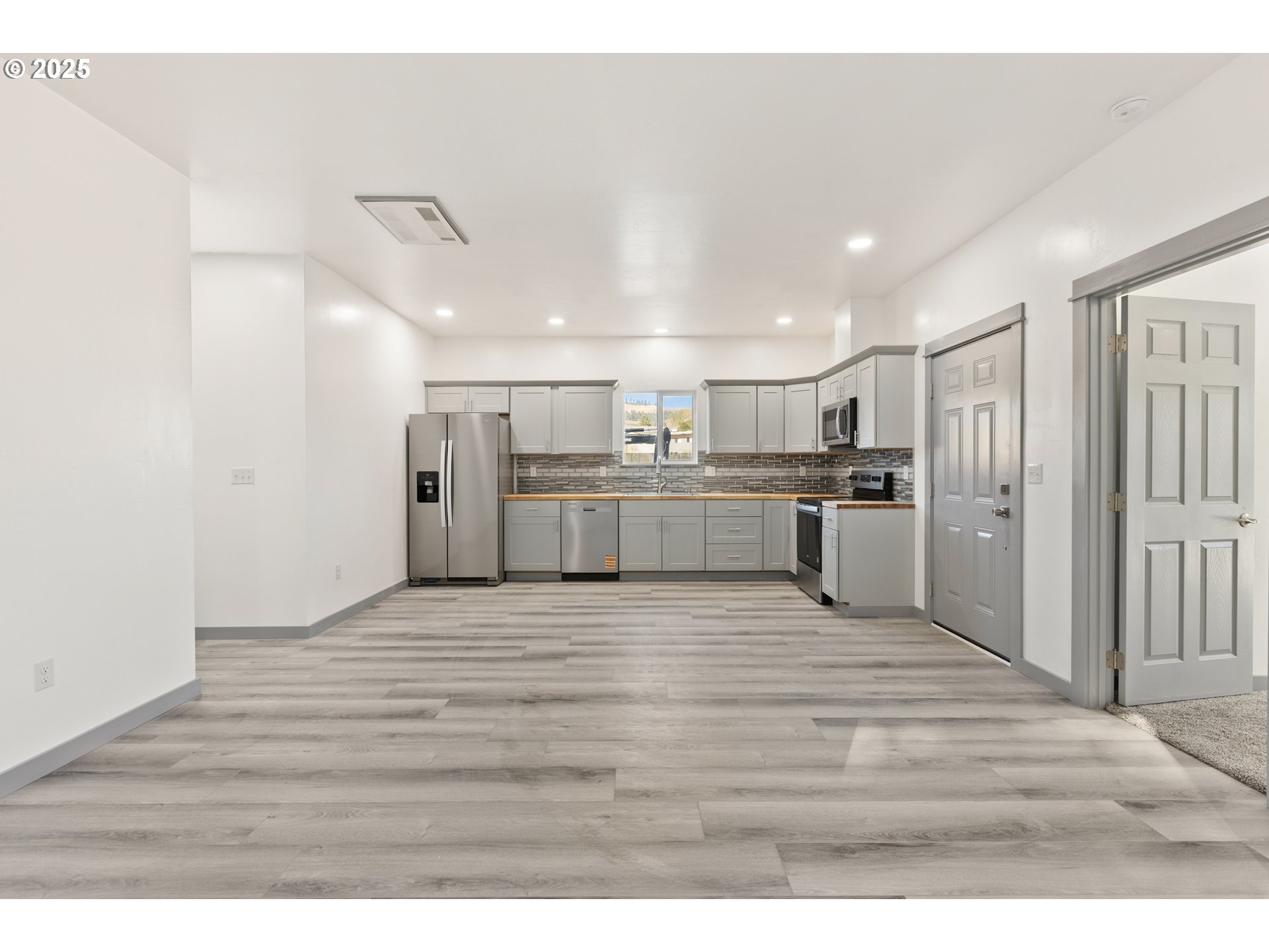 2104 True Avenue La Grande, OR 97850 - Photo 3 of 15 a view of kitchen with wooden floor