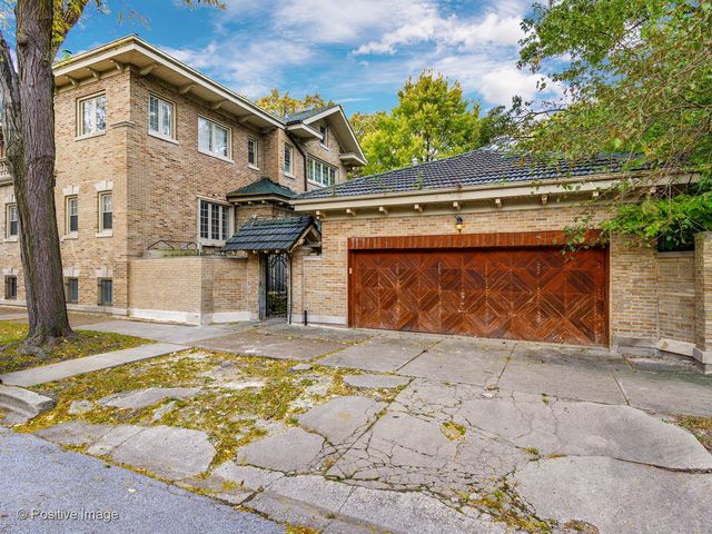 $725,000 | 6759 South Bennett Avenue, Chicago, IL 60649