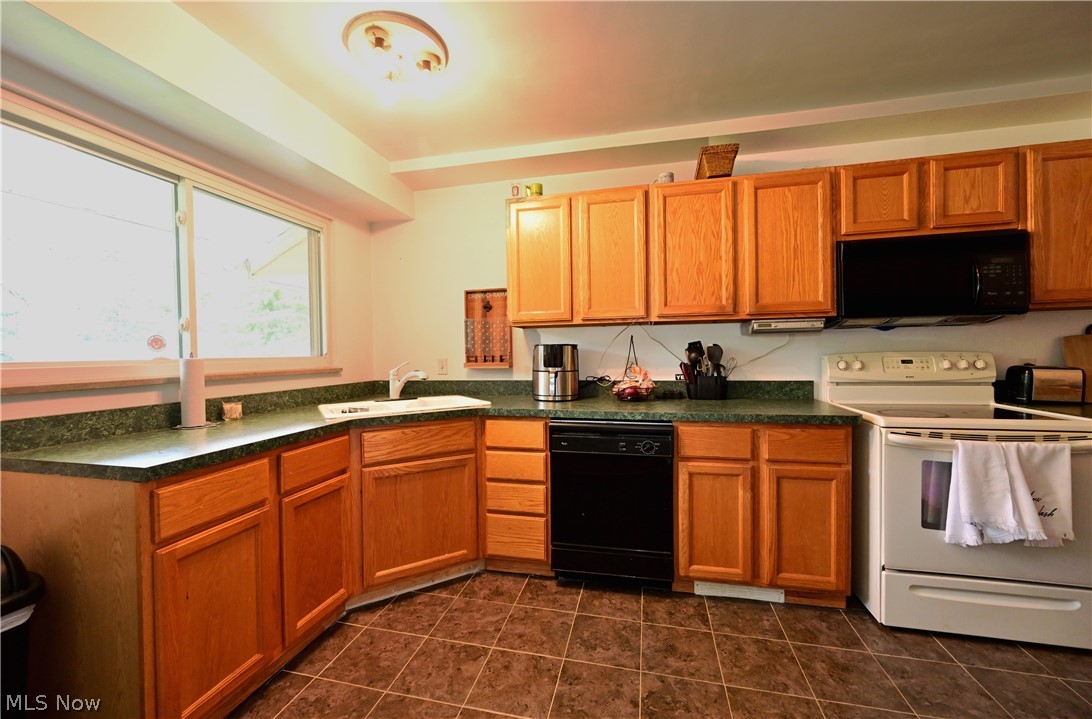 1919 West Pleasant Valley Road Cleveland, OH 44134 - Photo 11 of 24 Kitchen