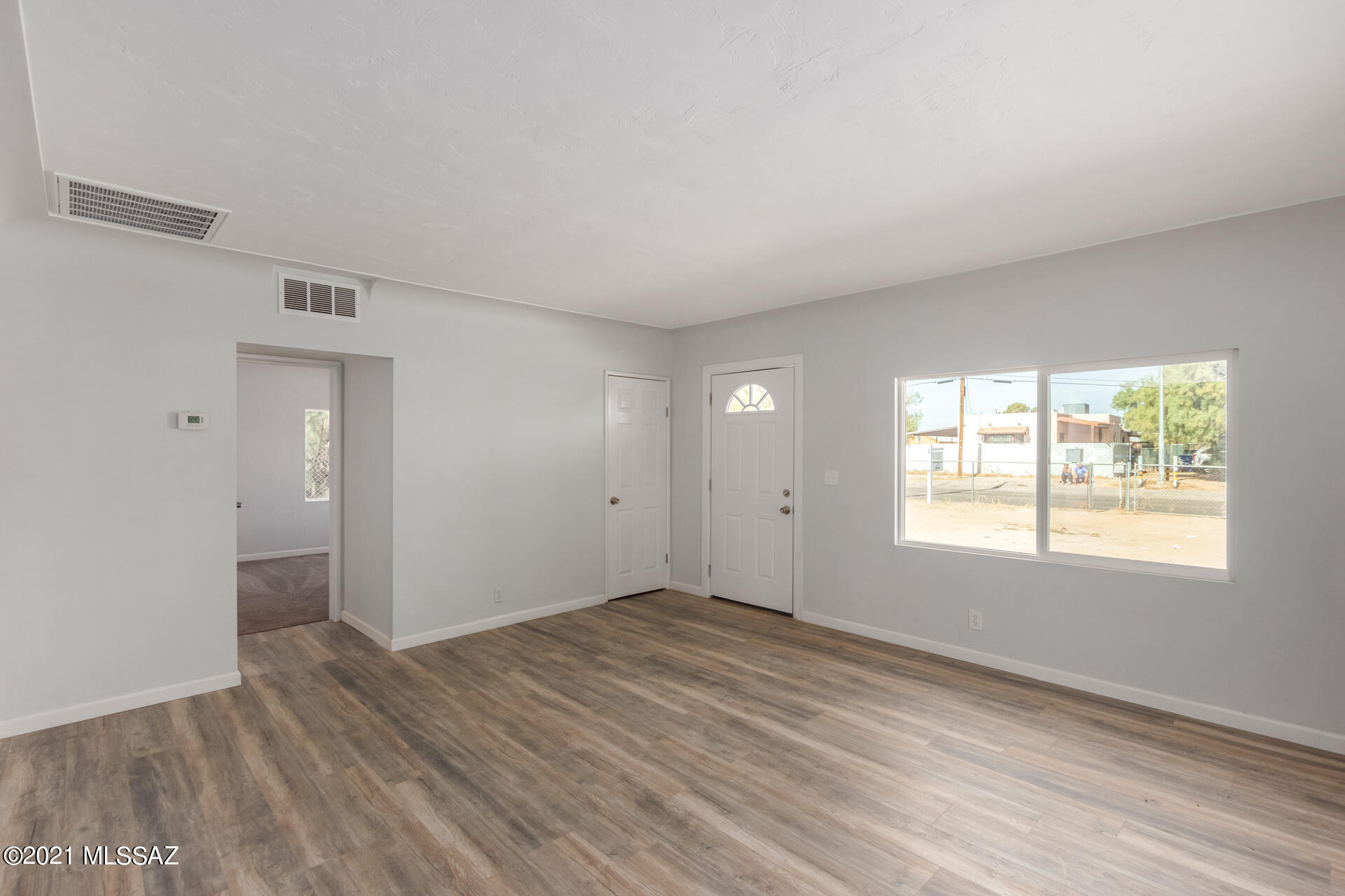 338 East Navajo Road Tucson, AZ 85705 - Photo 1 of 28 Gallery Image 1