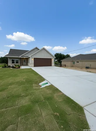 $489,000 | 951 Rocky Ridge Loop, Canyon Lake, TX 78133