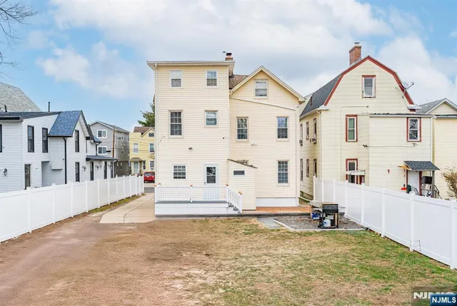 $500,000 | 328 Hawthorne Street, Orange, NJ 07050