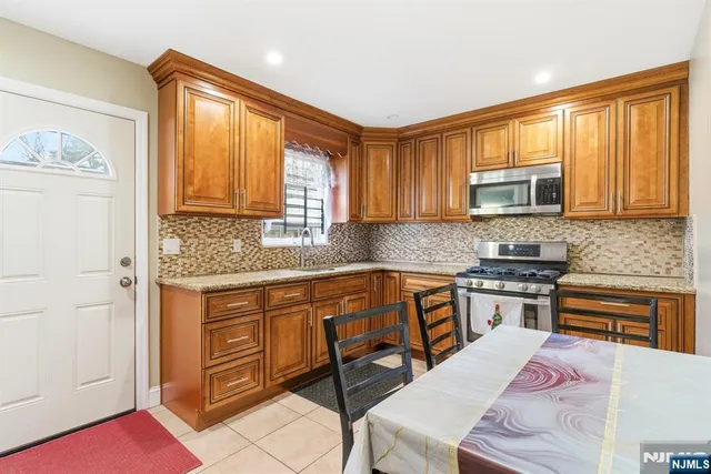 $500,000 | 328 Hawthorne Street, Orange, NJ 07050