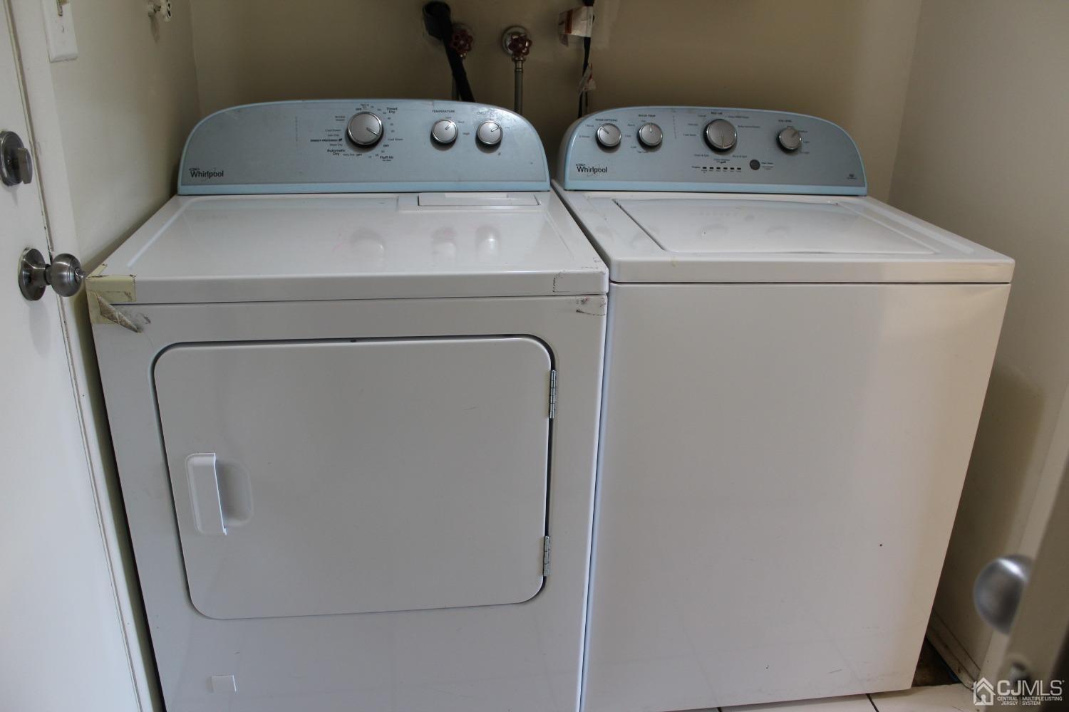 157 Westgate Drive Edison, NJ 08820 - Photo 13 of 40 a utility room with dryer and washer