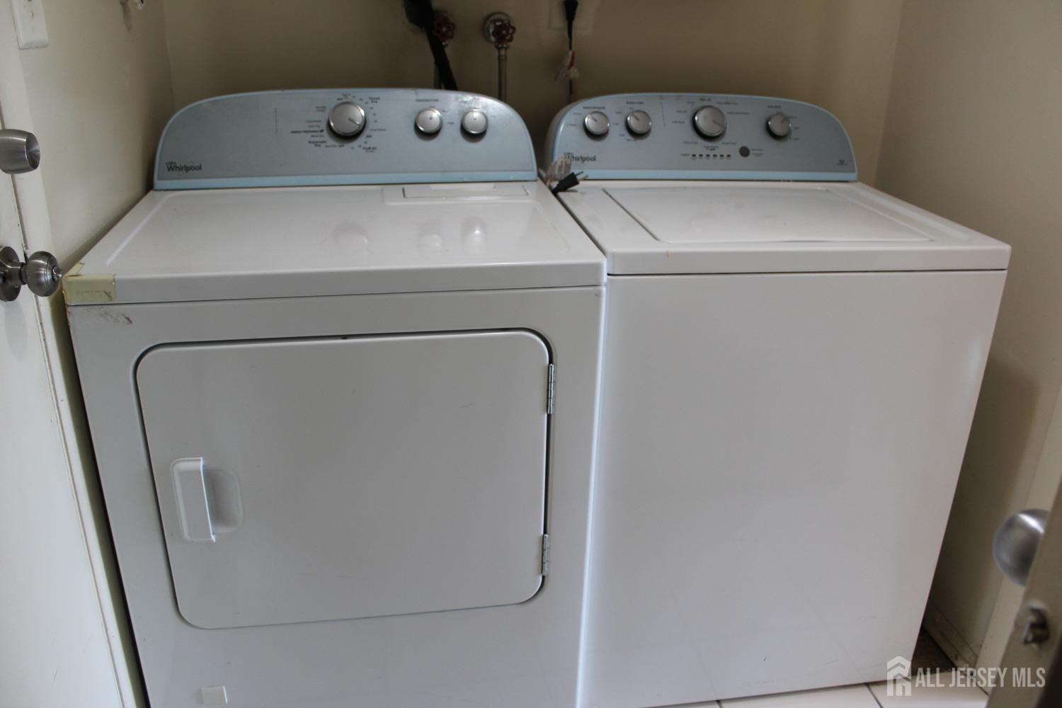 157 Westgate Drive Edison, NJ 08820 - Photo 23 of 40 a utility room with dryer and washer
