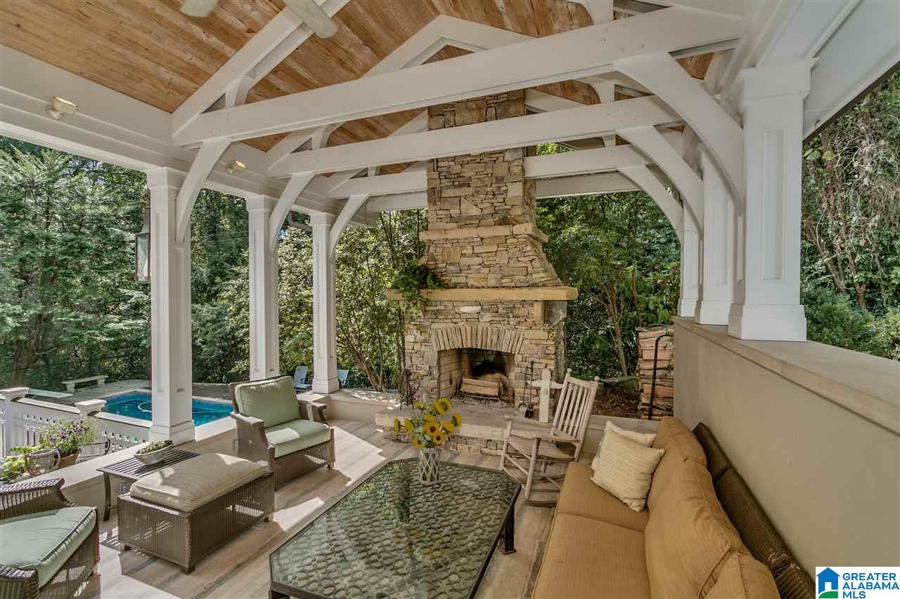 31 Woodhill Road Birmingham, AL 35213 - Photo 1 of 48