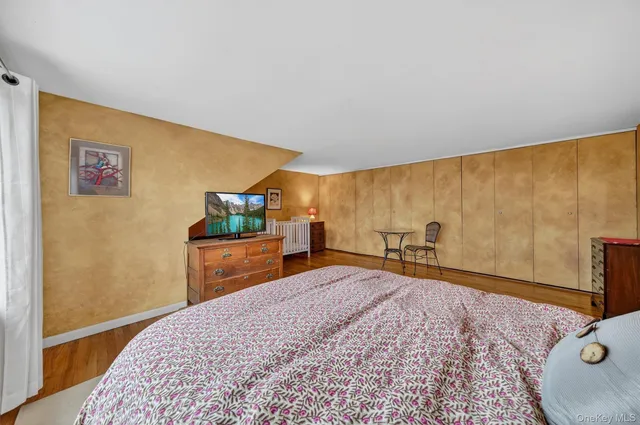 a bedroom with a bed and a dresser in it