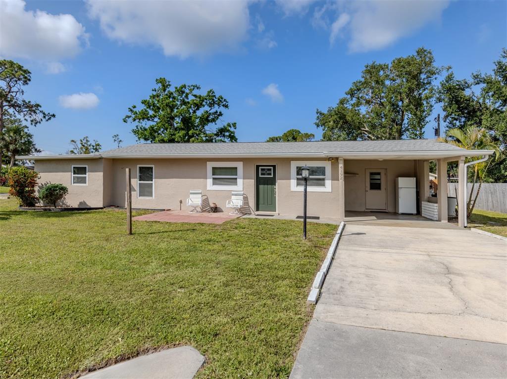 4192 Tarpon Road Venice, FL 34293 - Photo 1 of 1 a front view of a house with a garden