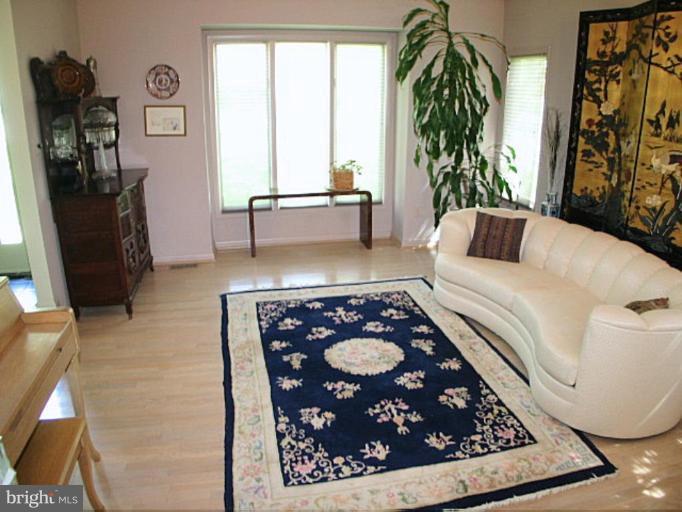 8399 Autumn Rust Road Ellicott City, MD 21043 - Photo 3 of 24 Living Room
