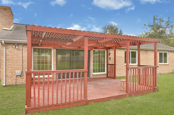 a view of a house with a backyard