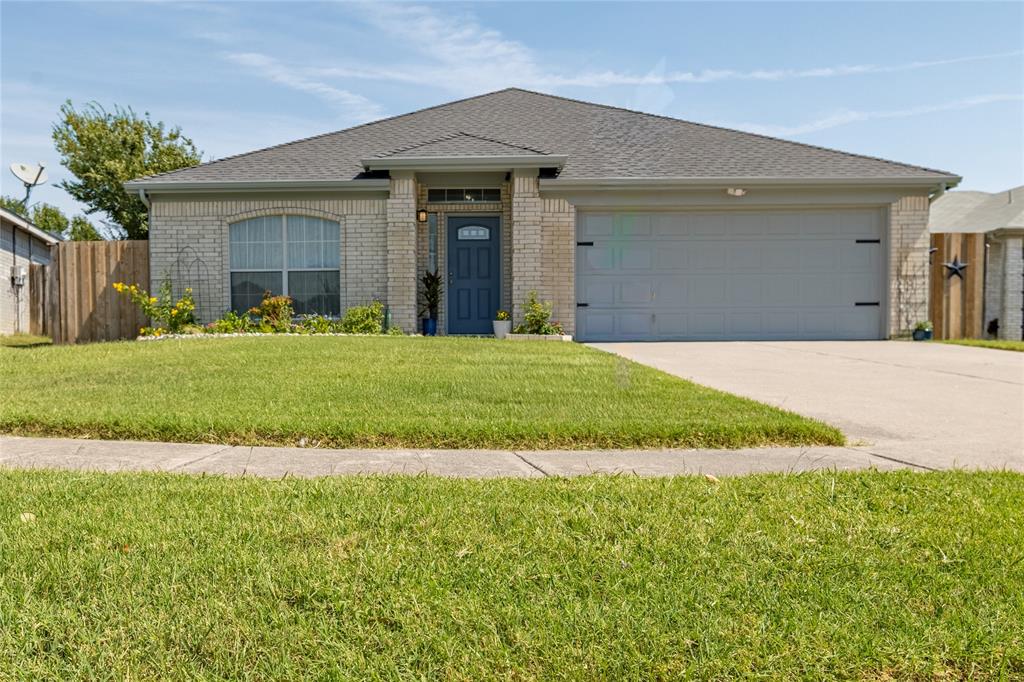7313 Diamond Springs Trail Fort Worth, TX 76123 - Photo 4 of 40 a front view of a house with a yard and garage