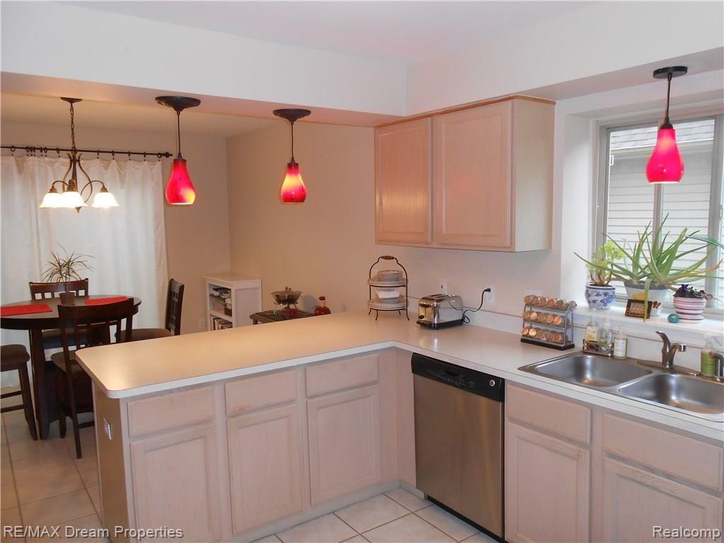 3684 Riverside Drive Canton, MI 48188 - Photo 6 of 33 DSCN3100.JPG