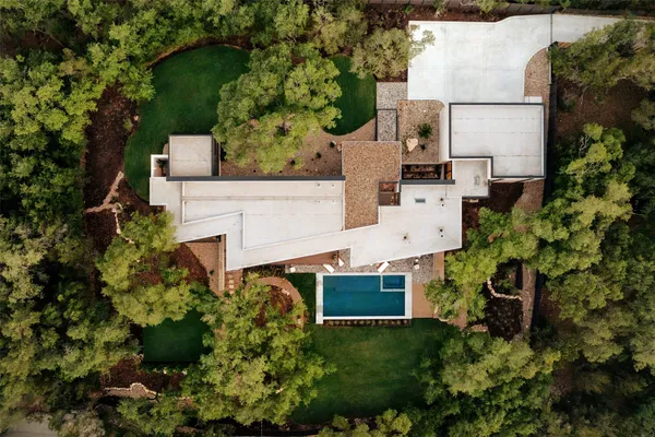 a view of a lake with houses
