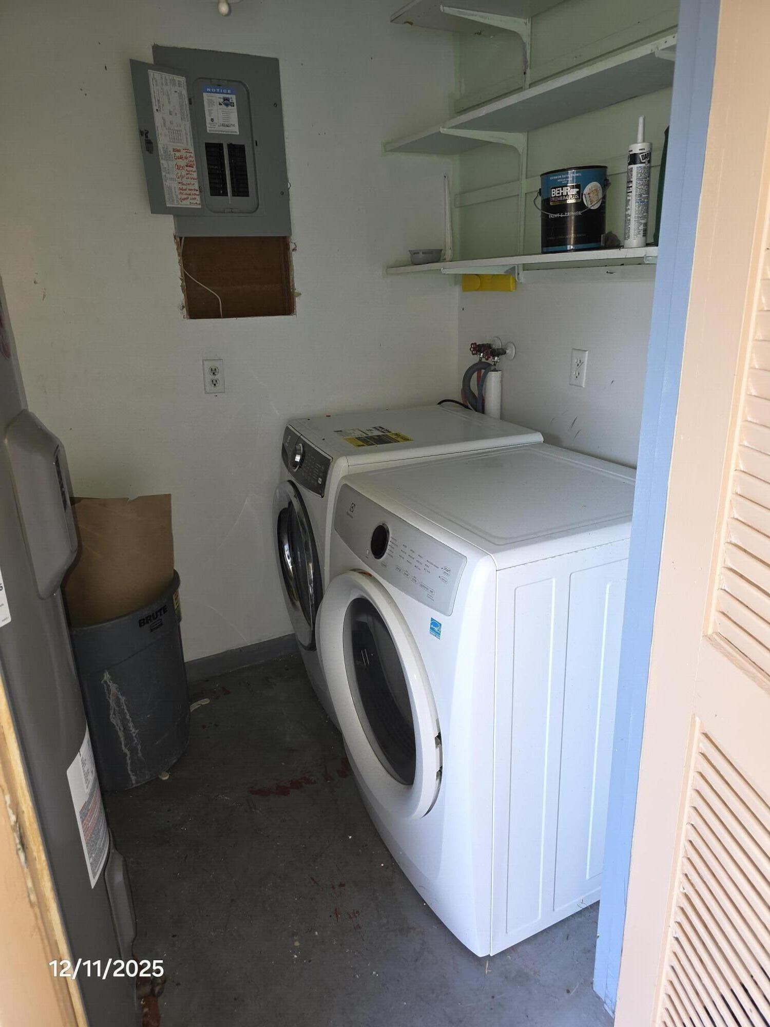 718 Whippoorwill Lane Delray Beach, FL 33445 - Photo 32 of 38 a utility room with dryer and washer