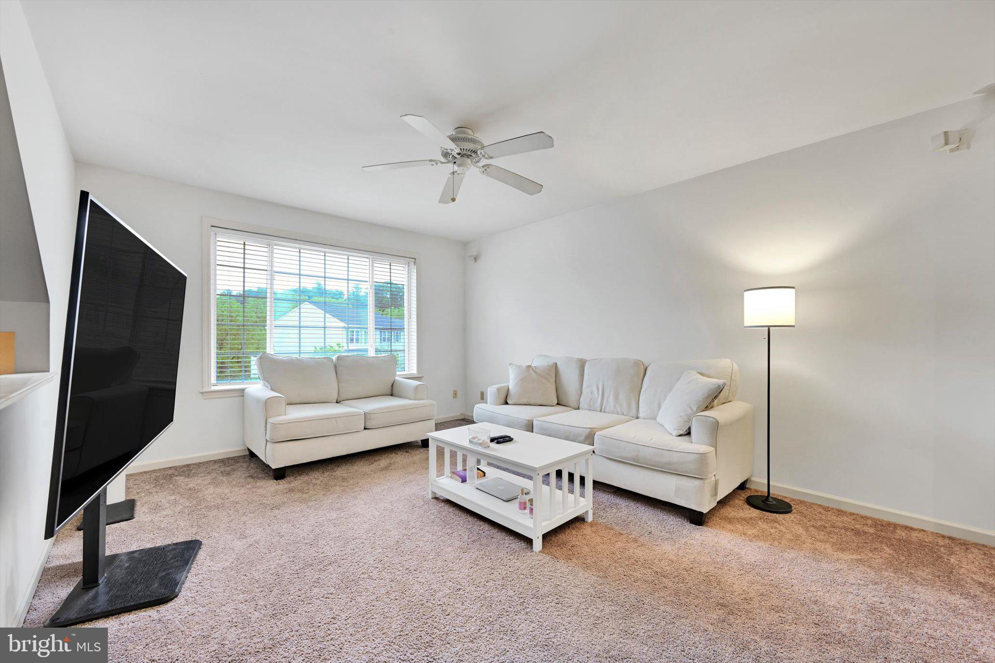 186 Riders Way Lebanon, PA 17042 - Photo 7 of 29 Living Area