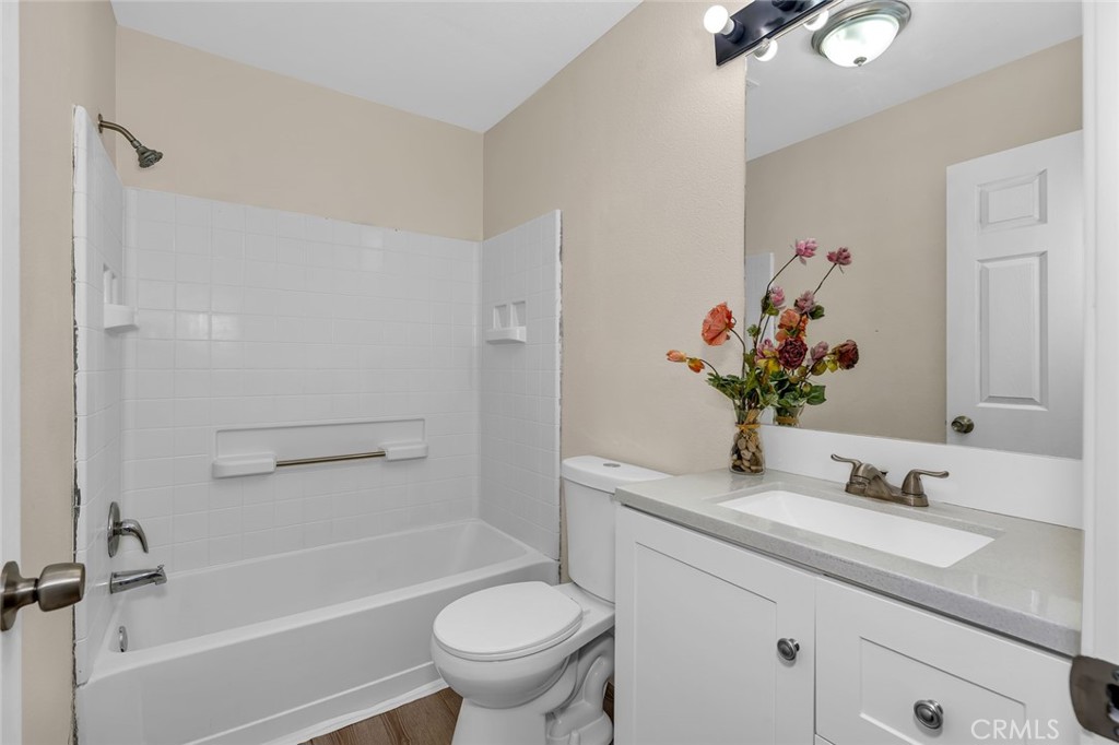 3758 Morning Glory Avenue Merced, CA 95348 - Photo 39 of 50 upstairs hall bath