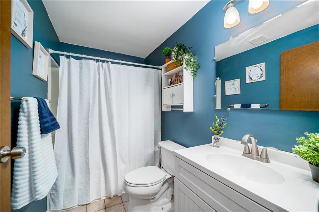 710 Countryside Drive McKees Rocks, PA 15136 - Photo 14 of 21