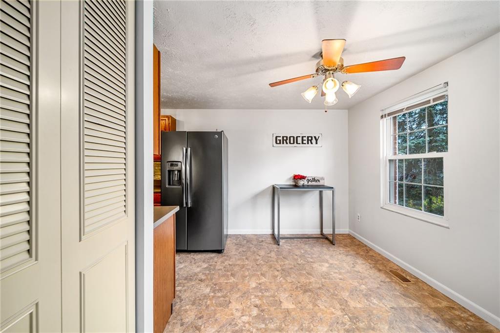 710 Countryside Drive McKees Rocks, PA 15136 - Photo 4 of 21