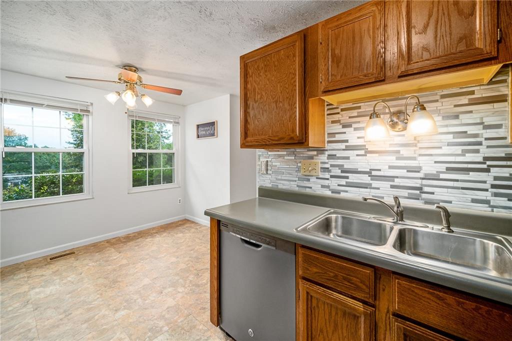 710 Countryside Drive McKees Rocks, PA 15136 - Photo 6 of 21
