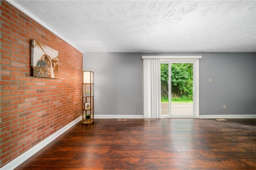 710 Countryside Drive McKees Rocks, PA 15136 - Photo 9 of 21