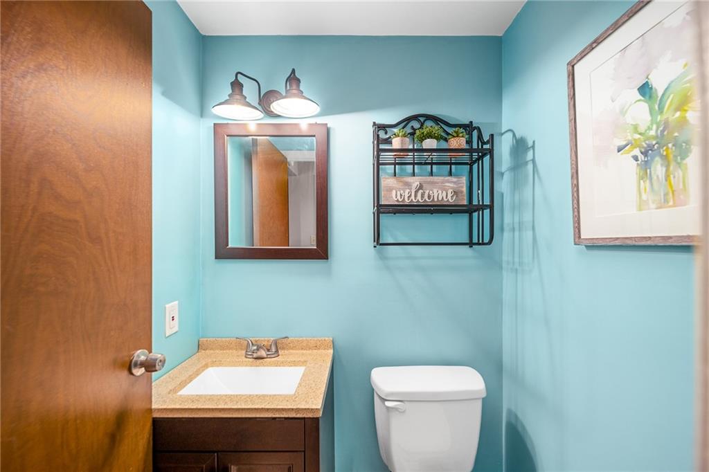 710 Countryside Drive McKees Rocks, PA 15136 - Photo 10 of 21