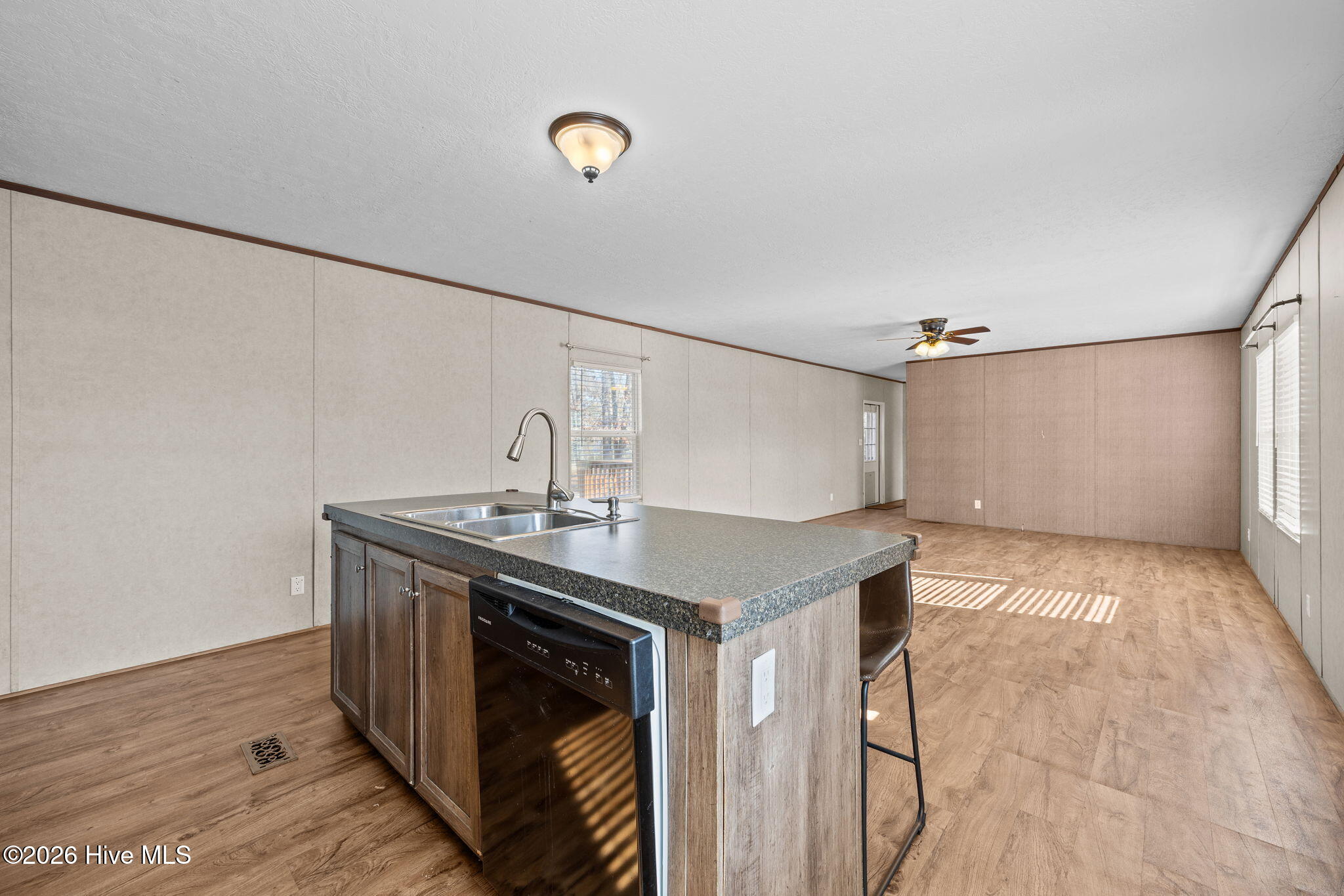 410 Fawn Drive Hampstead, NC 28443 - Photo 27 of 40 Kitchen_Living Room