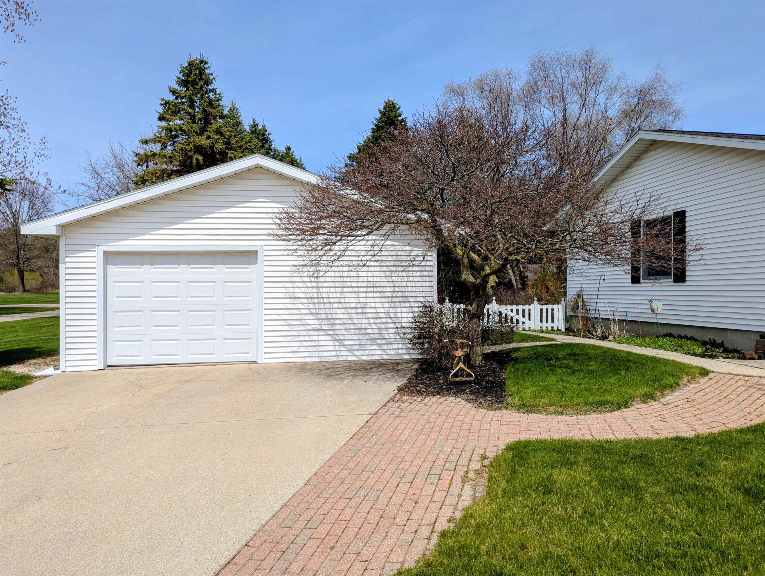 107 North Street Pinconning, MI 48650 - Photo 14 of 42