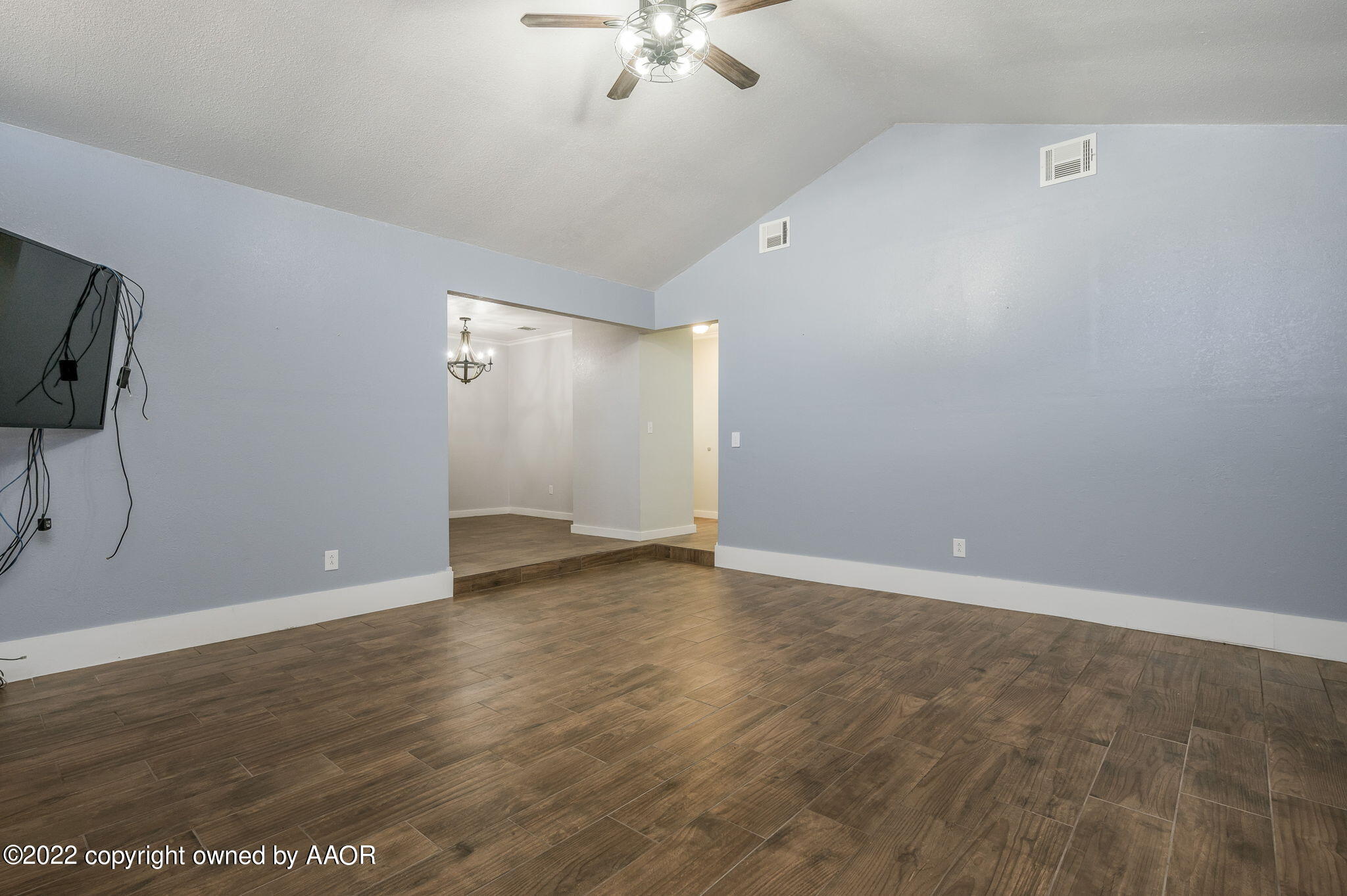 6526 Garwood Road Amarillo, TX 79109 - Photo 9 of 23 Living Room-2