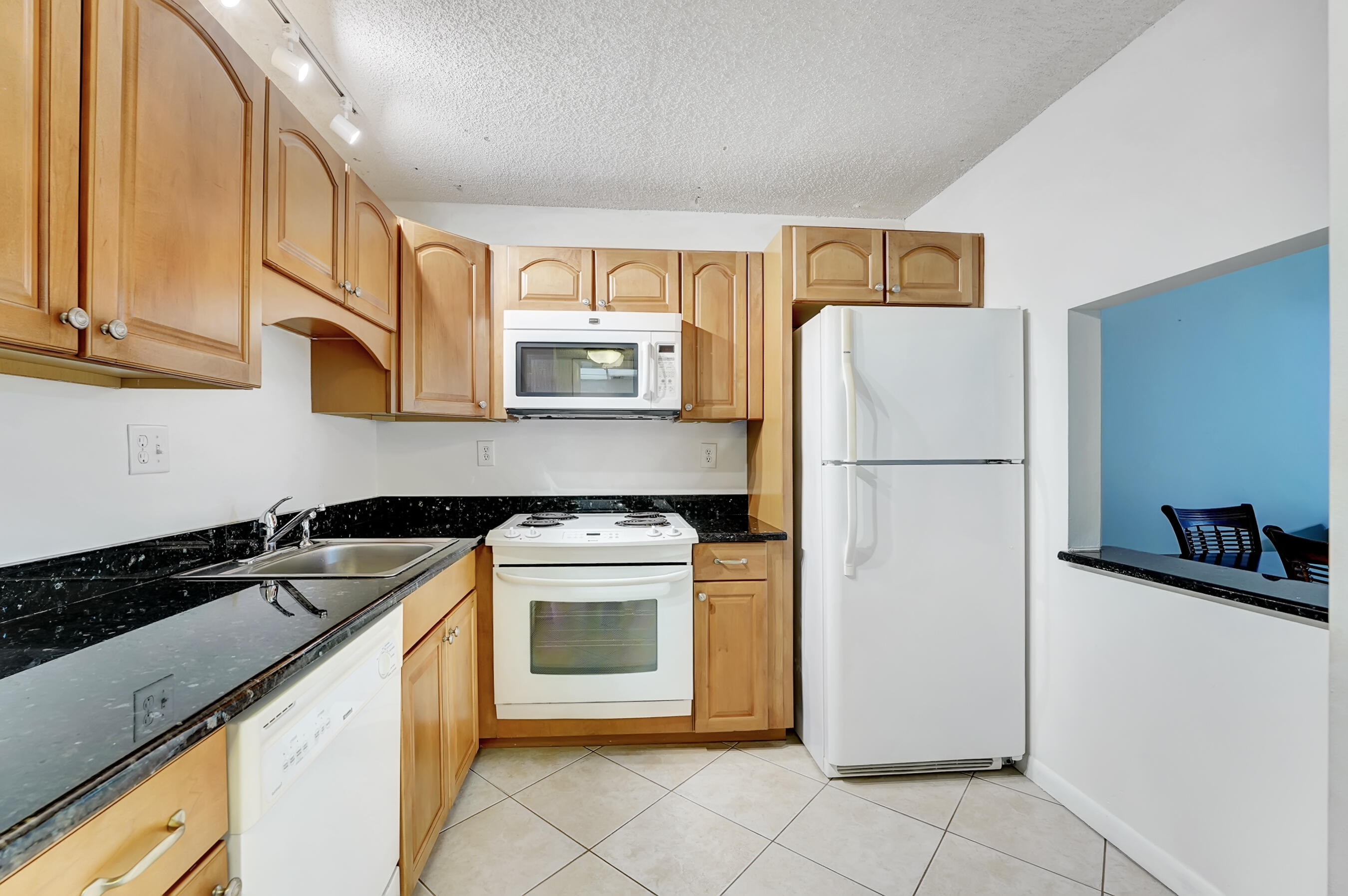 9440 Southwest 8th Street, Unit 319 Boca Raton, FL 33428 - Photo 7 of 29 DSC09626