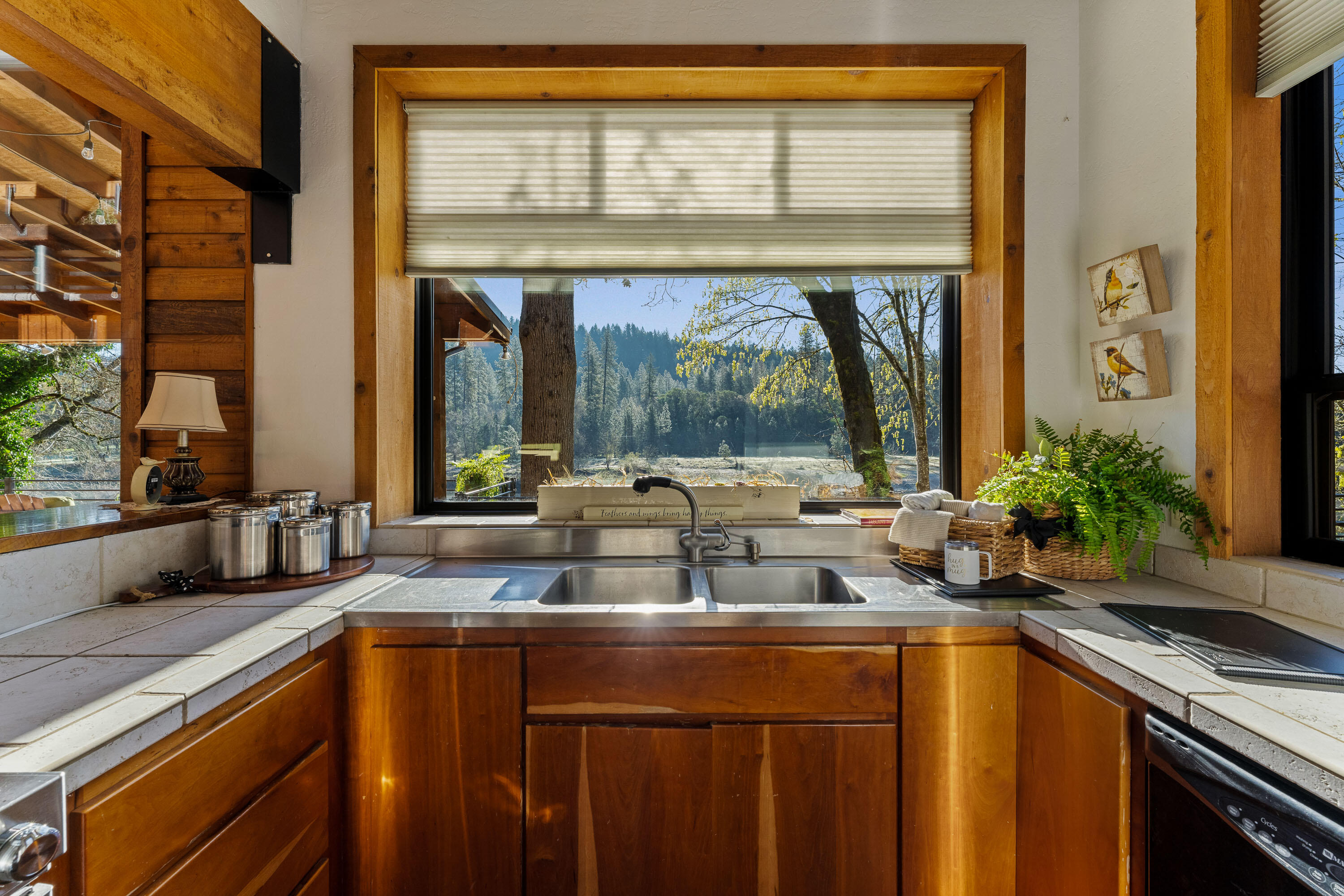 4941 Riverbanks Road Grants Pass, OR 97527 - Photo 10 of 60 16-INT (8 of 20)