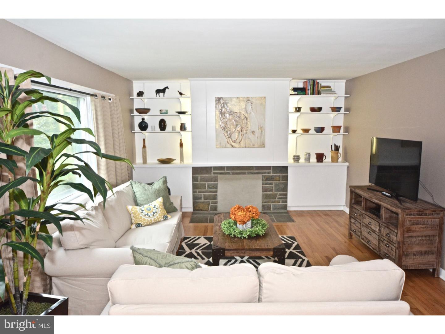 176 West Upper Ferry Road Ewing, NJ 08628 - Photo 3 of 25 Living Room