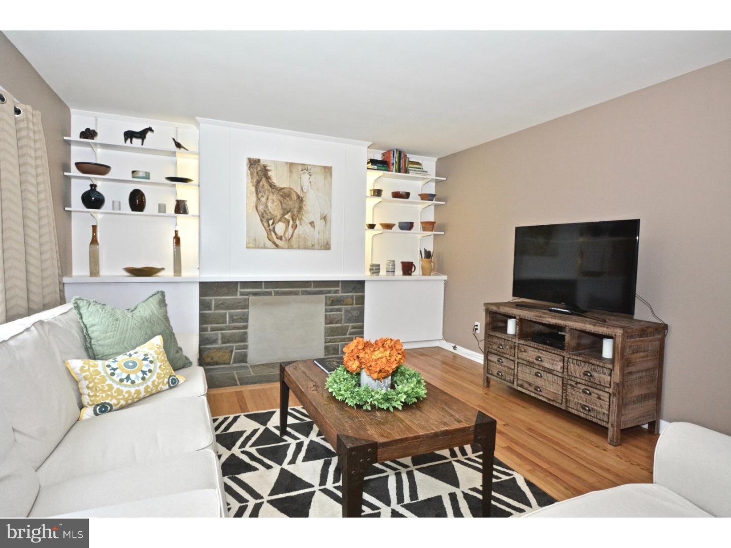 176 West Upper Ferry Road Ewing, NJ 08628 - Photo 4 of 25 Living Room