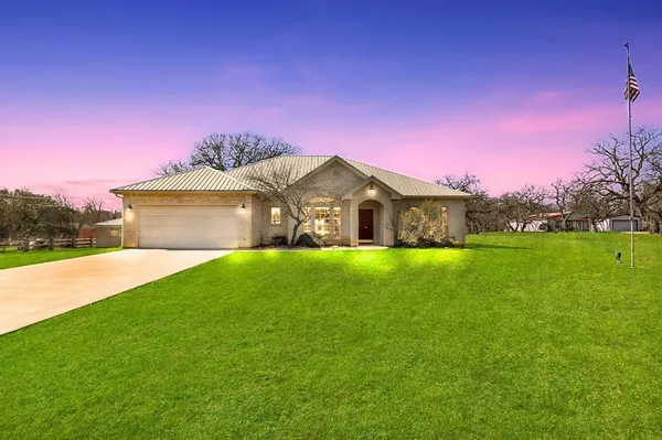 $450,000 | 416 Highland Drive, Highland Haven, TX 78654