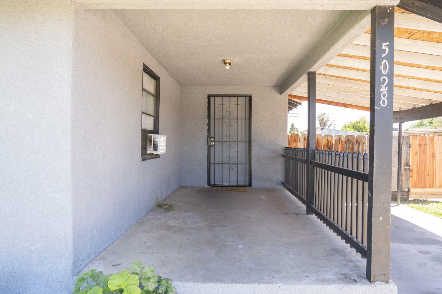 5028 East Balch Avenue Fresno, CA 93727 - Photo 3 of 38