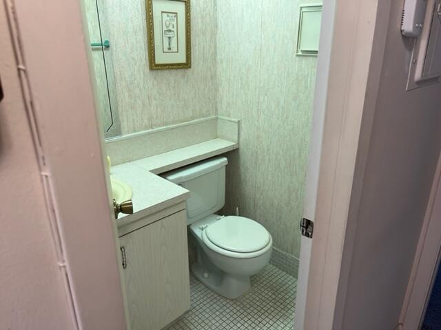 2008 Newcastle A Boca Raton, FL 33434 - Photo 10 of 15 Bathroom