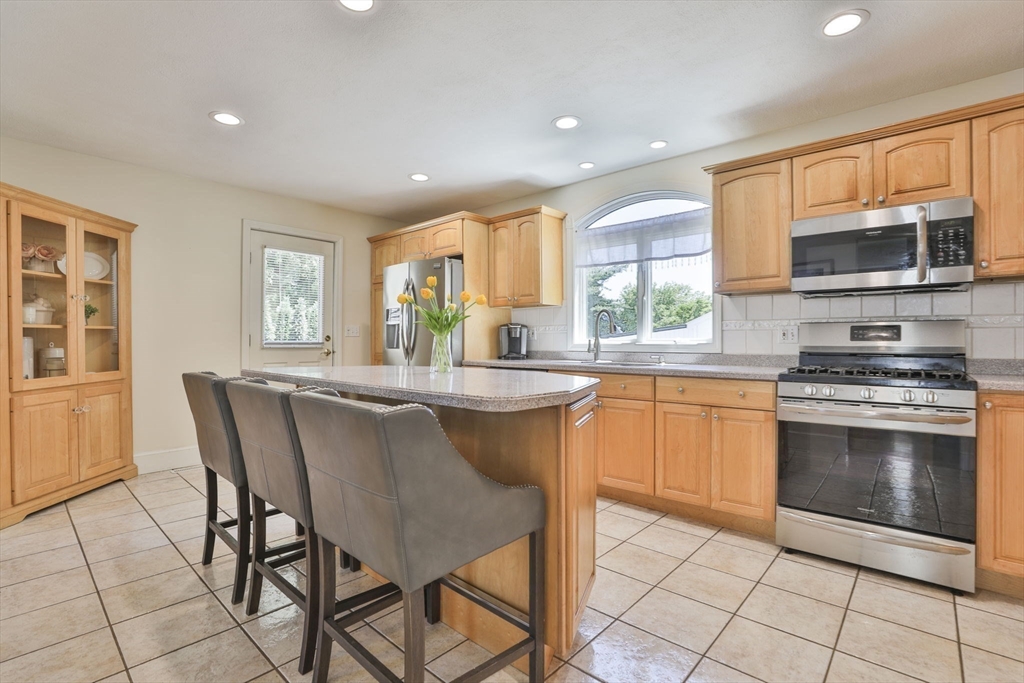 16 Endicott Street Saugus, MA 01906 - Photo 13 of 42