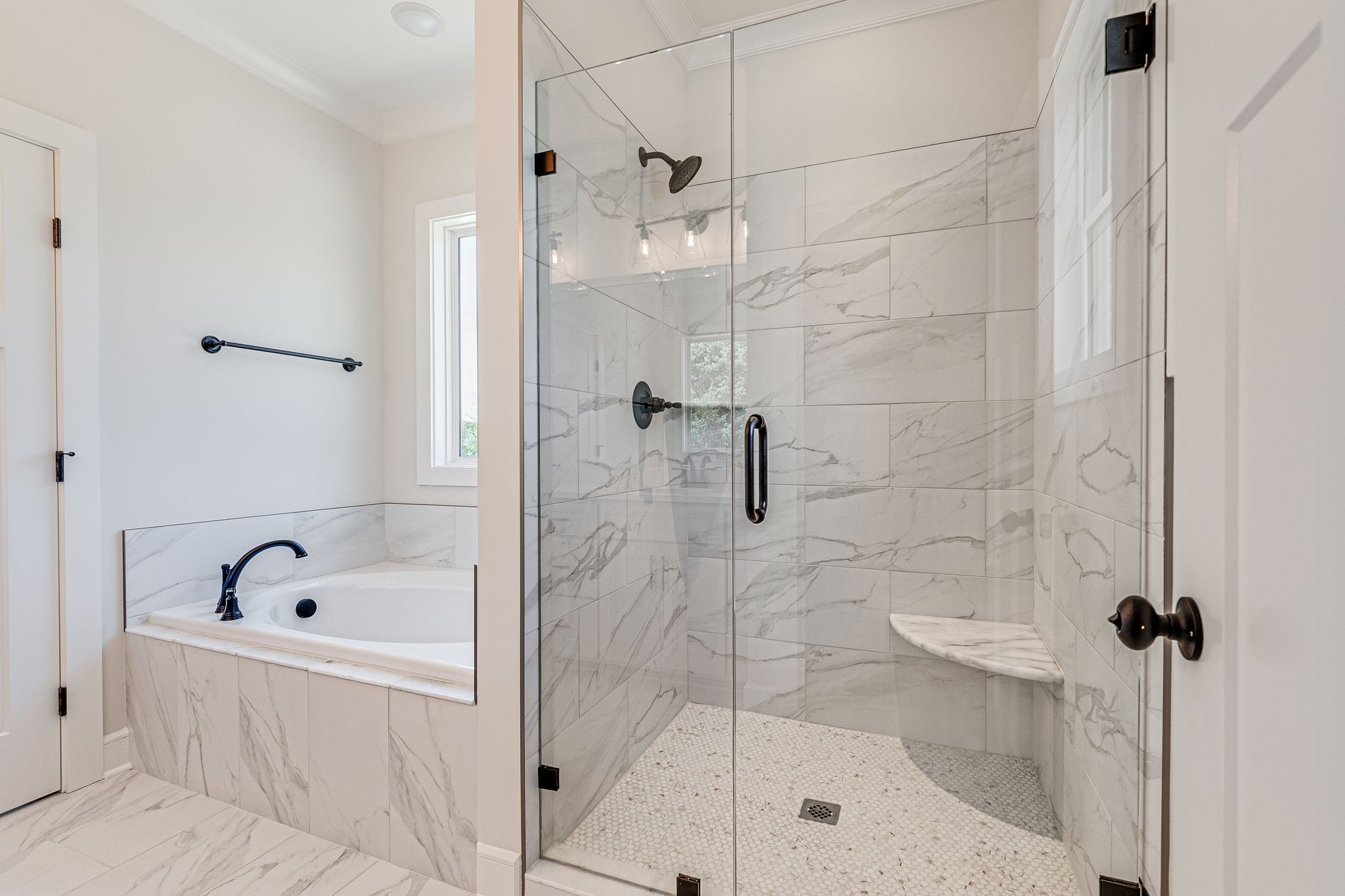 1563 Phillips Road Lebanon, TN 37087 - Photo 19 of 33 a bathroom with a bathtub and shower