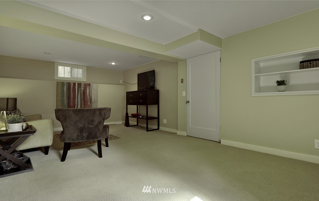 4812 Northeast 40th Street Seattle, WA 98105 - Photo 12 of 14