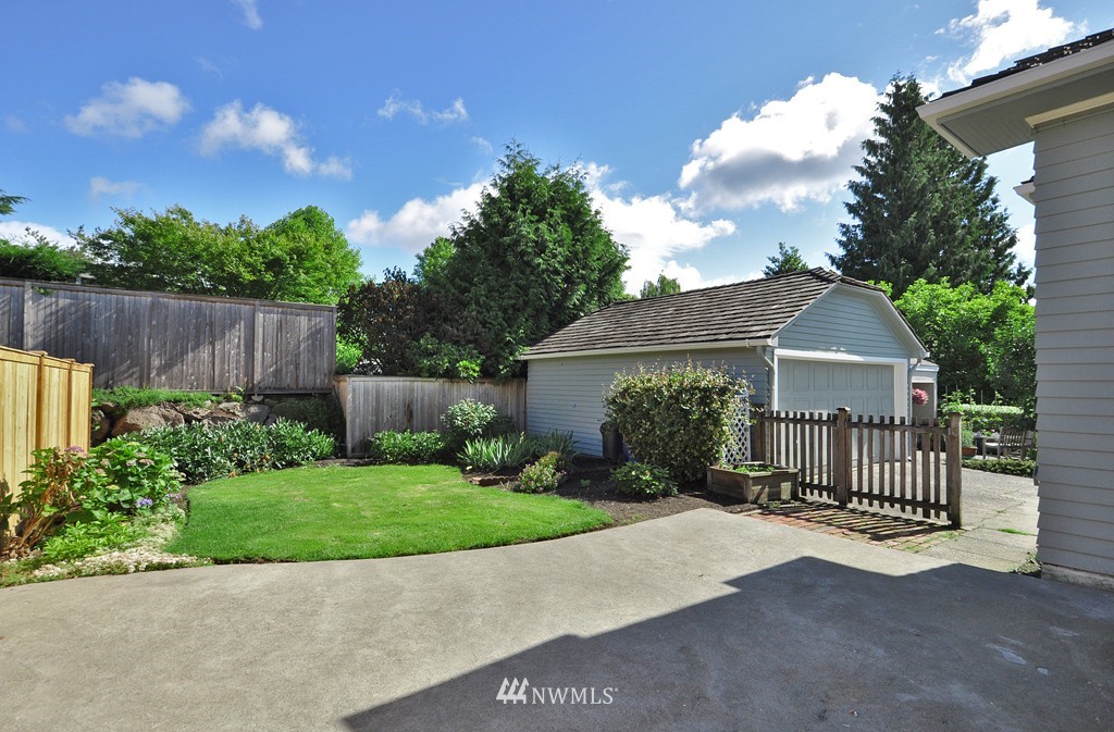 4812 Northeast 40th Street Seattle, WA 98105 - Photo 13 of 14