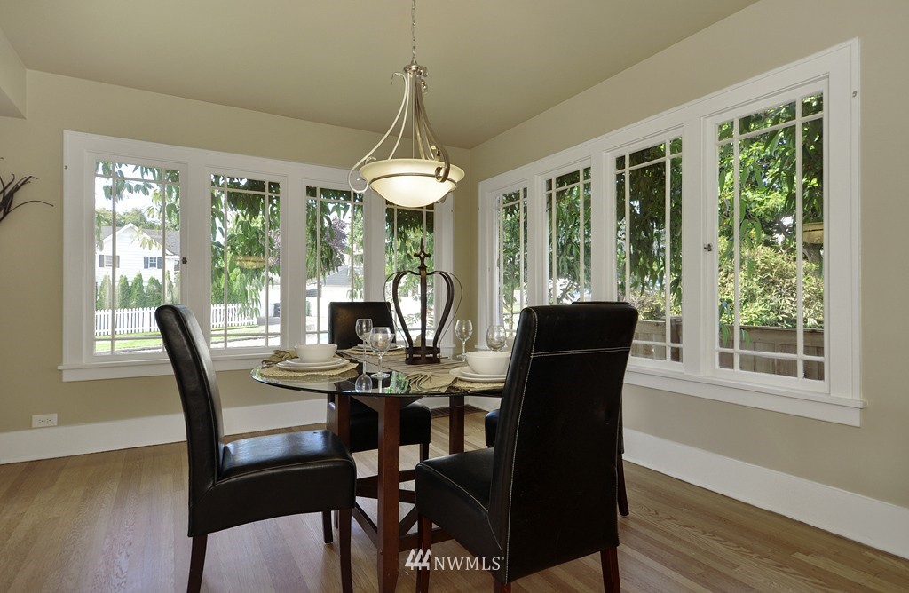 4812 Northeast 40th Street Seattle, WA 98105 - Photo 4 of 14