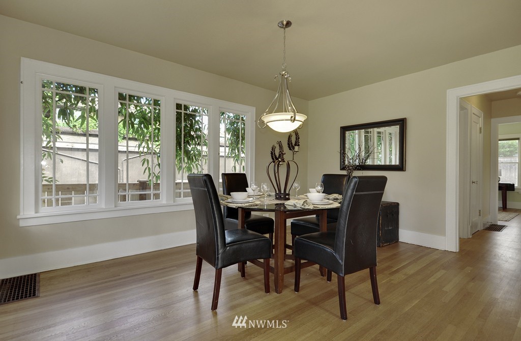 4812 Northeast 40th Street Seattle, WA 98105 - Photo 5 of 14