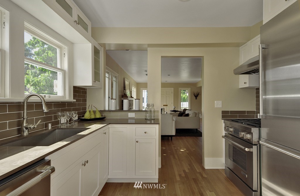 4812 Northeast 40th Street Seattle, WA 98105 - Photo 8 of 14