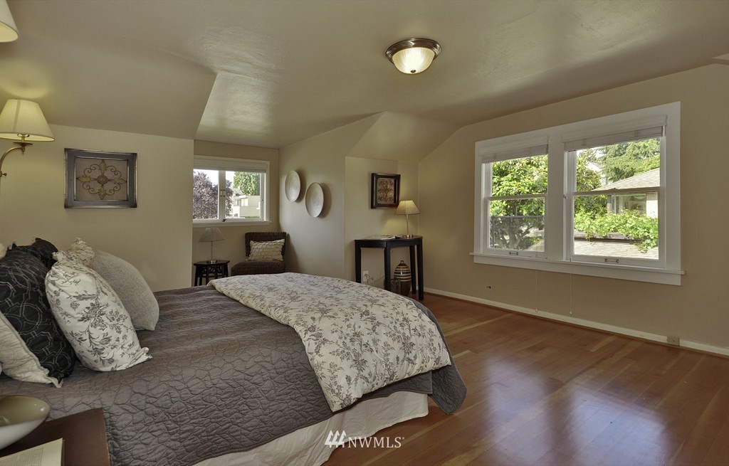 4812 Northeast 40th Street Seattle, WA 98105 - Photo 10 of 14
