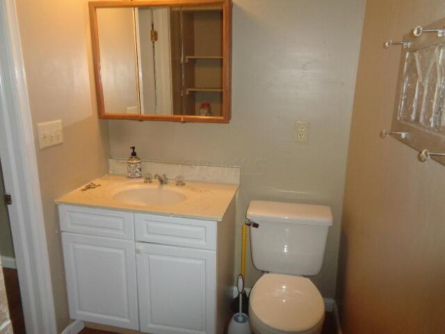 976 North Nelson Road Columbus, OH 43219 - Photo 31 of 62 Bathroom