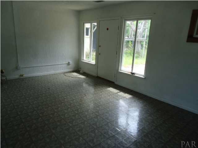 212 North New Warrington Road Pensacola, FL 32506 - Photo 6 of 7